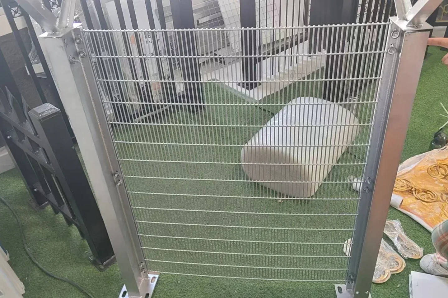 Reference tight-mesh security panel configuration