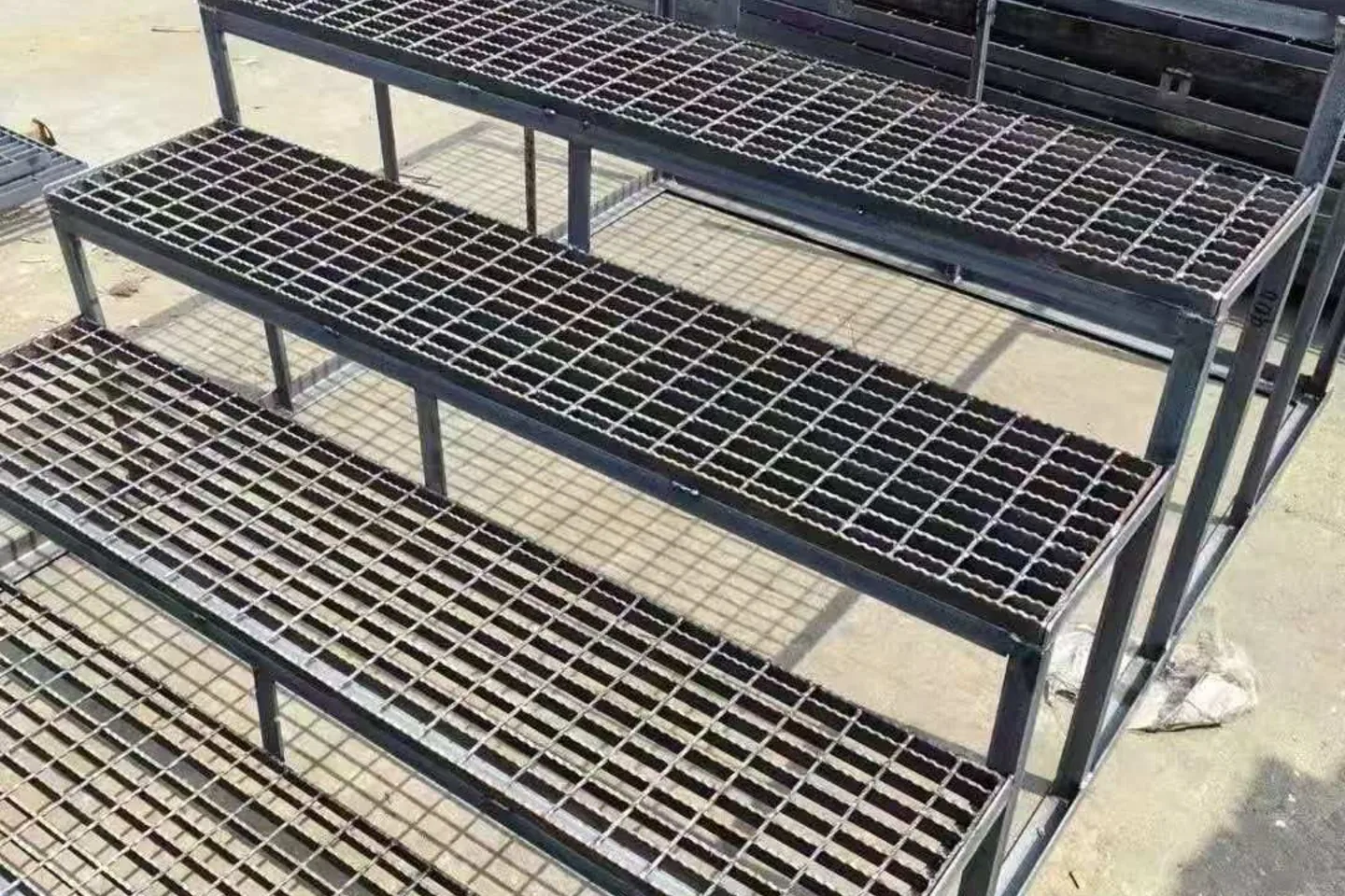 Fabricated galvanized grating stair treads
