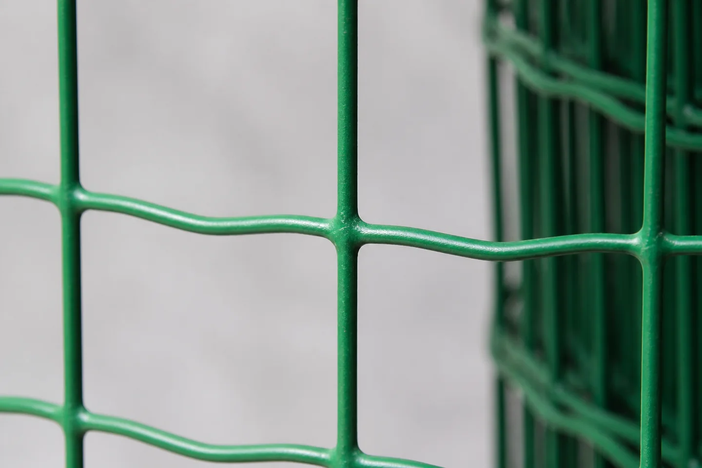 Coated Holland mesh welded-wire junction