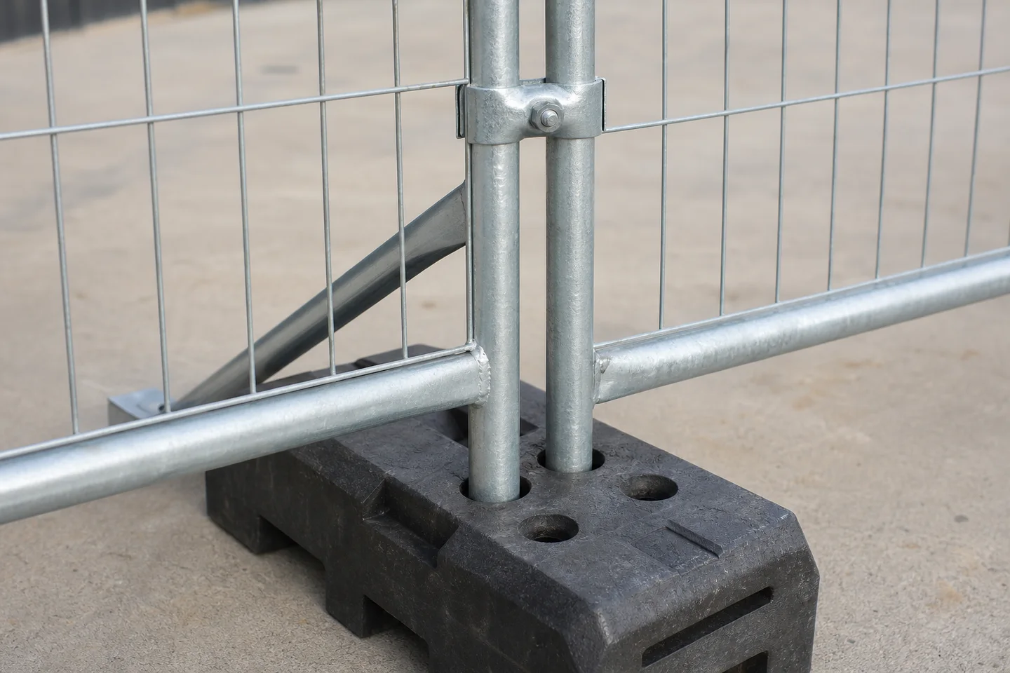 Temporary fence foot and panel connection
